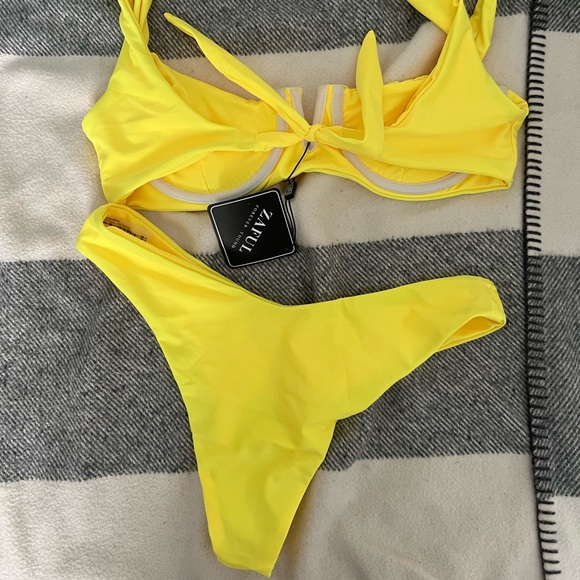 Bikini Set - Picture 2 of 2